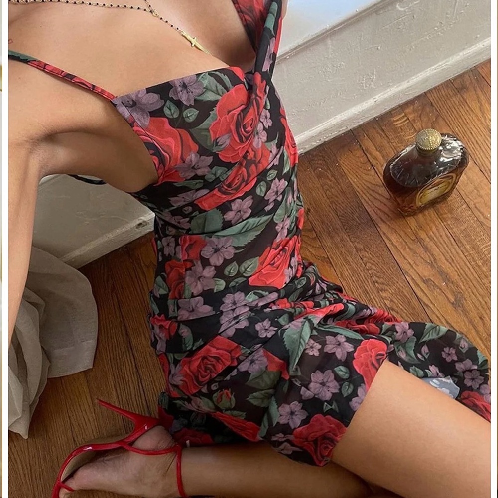 Commense Black Maxi Dress with Red Rose Floral Print - Picture 8 of 9